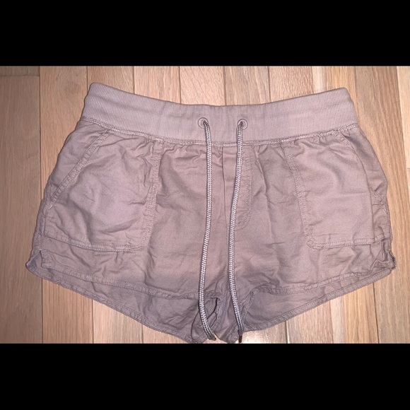 Aritzia Pants - Aritzia beige shorts